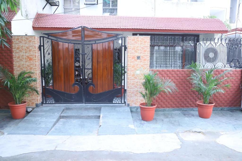 Divine India Service Apartment 3Bhk,B57 Sarita Vihar,Apollo New Delhi Exterior photo