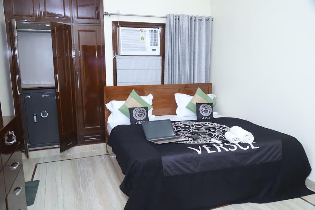 Divine India Service Apartment 3Bhk,B57 Sarita Vihar,Apollo New Delhi Exterior photo