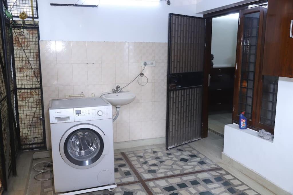 Divine India Service Apartment 3Bhk,B57 Sarita Vihar,Apollo New Delhi Exterior photo