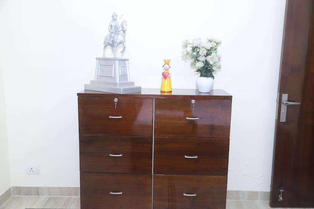 Divine India Service Apartment 3Bhk,B57 Sarita Vihar,Apollo New Delhi Exterior photo
