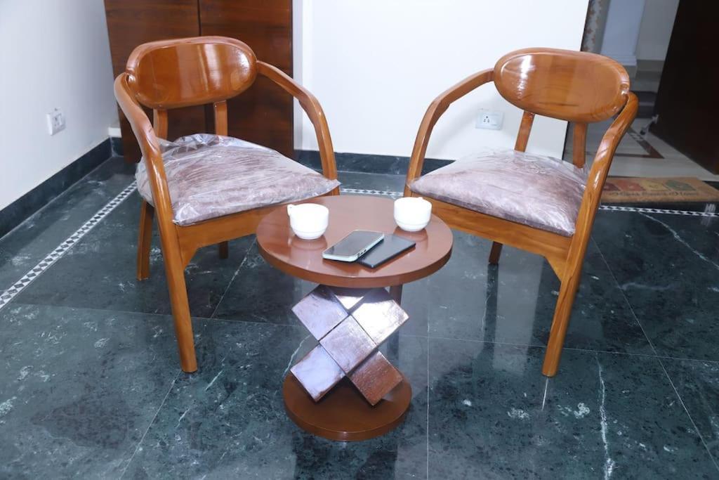 Divine India Service Apartment 3Bhk,B57 Sarita Vihar,Apollo New Delhi Exterior photo