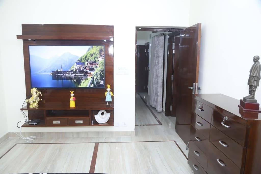 Divine India Service Apartment 3Bhk,B57 Sarita Vihar,Apollo New Delhi Exterior photo