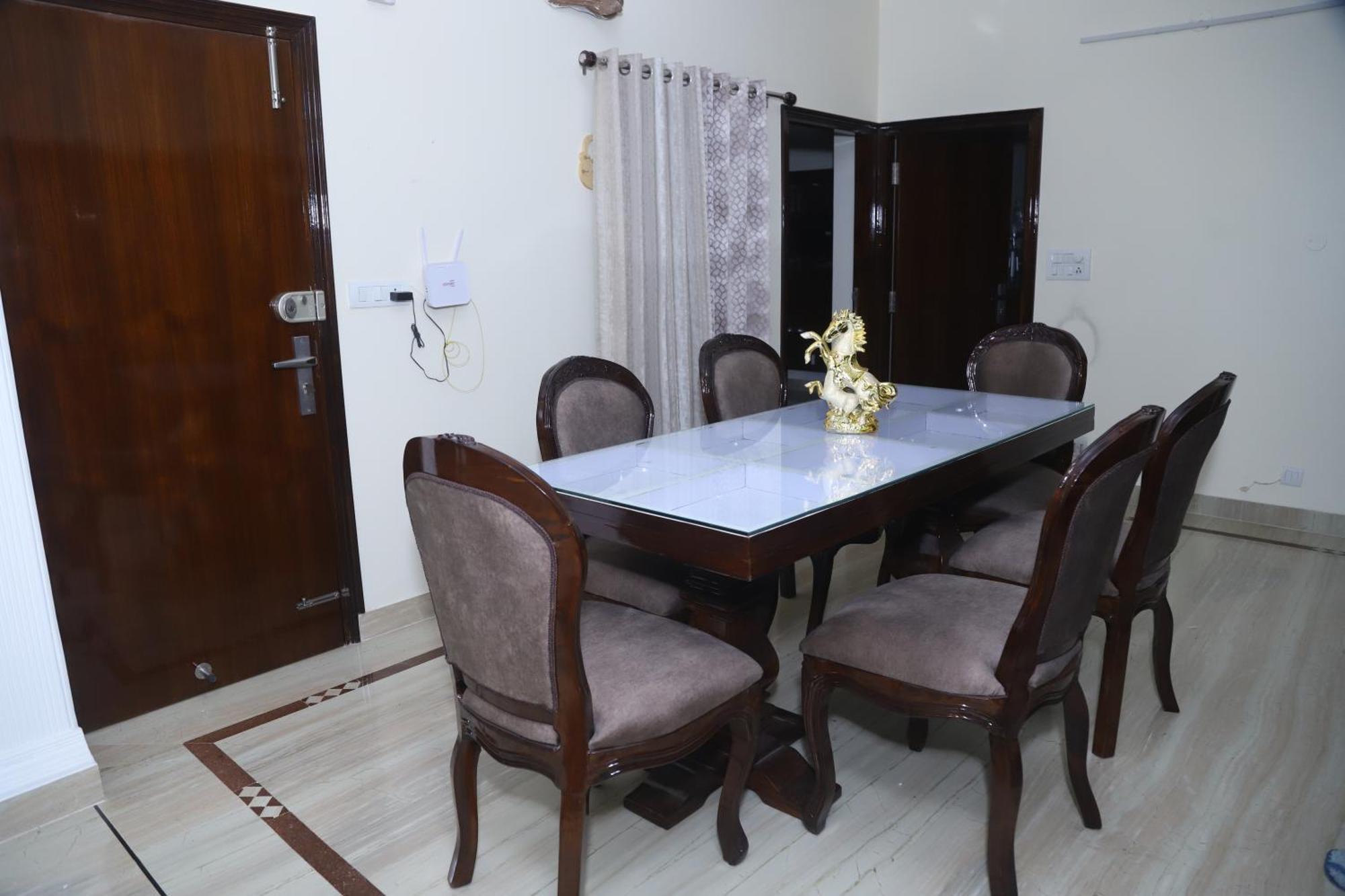 Divine India Service Apartment 3Bhk,B57 Sarita Vihar,Apollo New Delhi Exterior photo