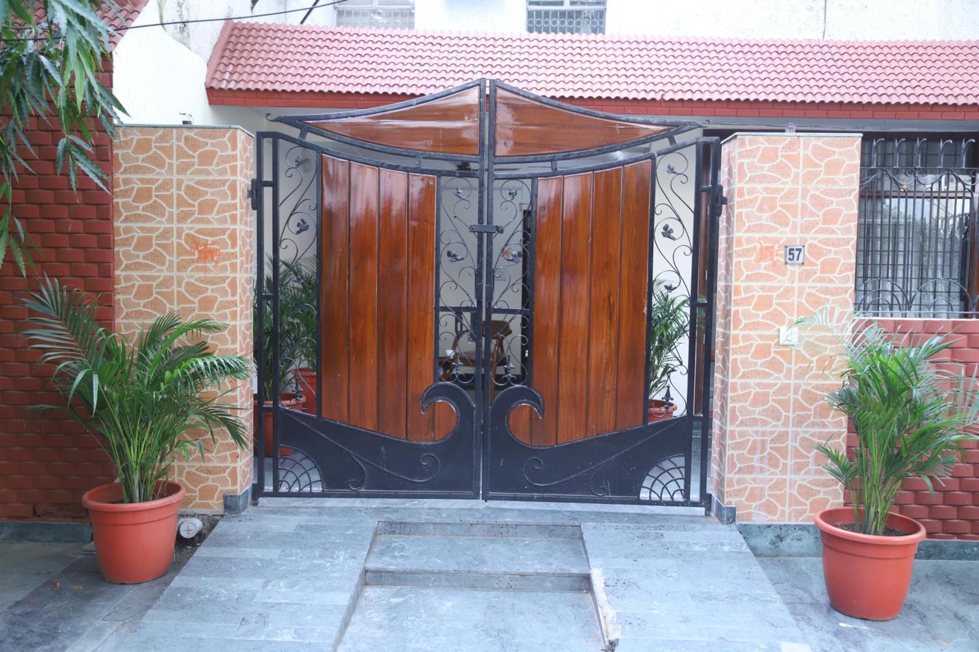 Divine India Service Apartment 3Bhk,B57 Sarita Vihar,Apollo New Delhi Exterior photo